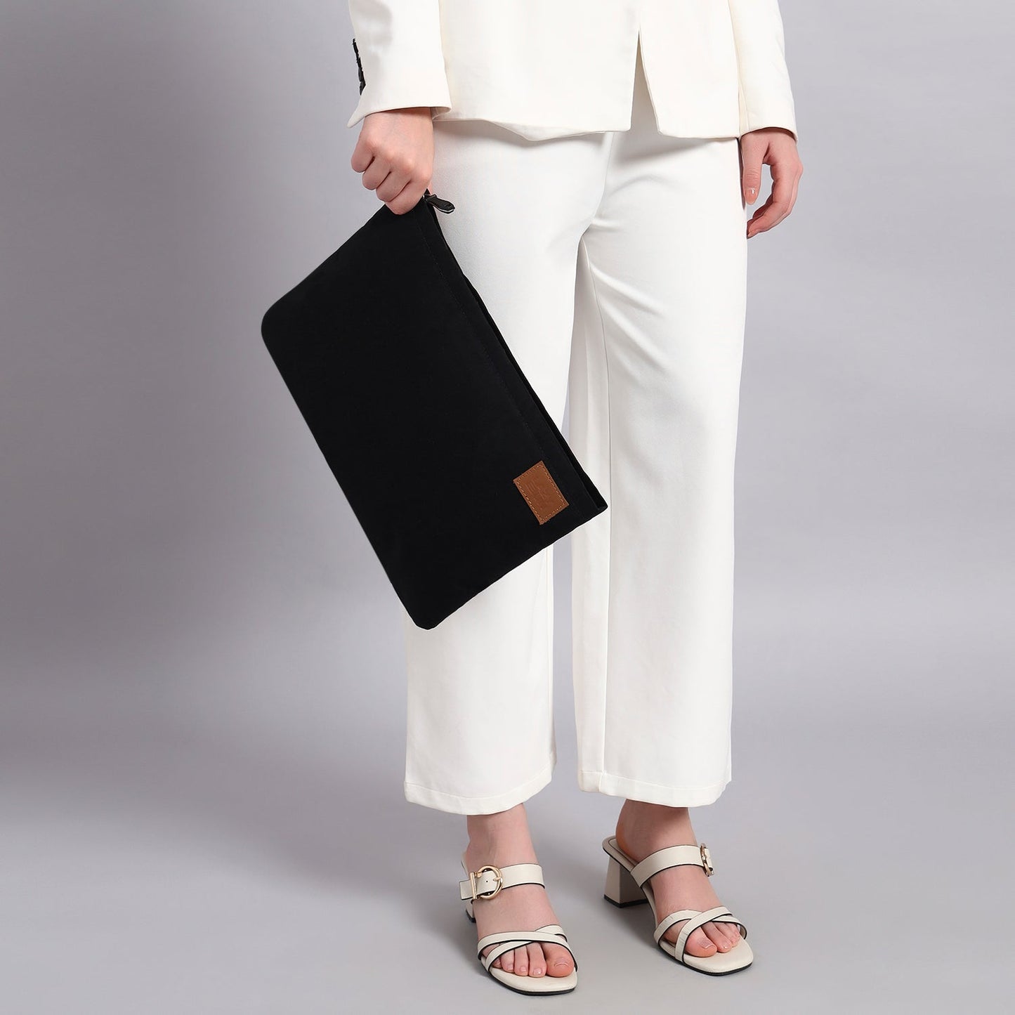 BLACK LAPTOP SLEEVE
